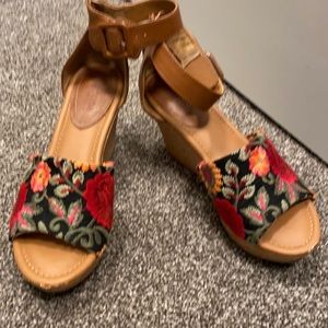 Kenneth Cole Reaction Cork Wedges